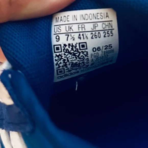 Adidas Women’s Run 70s 2.0 Blue and White Sneakers NWOT - Picture 5 of 8